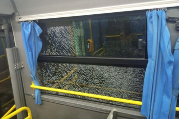 Фотография к новости: Автобусы закидали камнями в Алматы