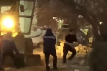 Фотография к новости: Житель Актау кидался камнем в рабочих из-за перекрытой дороги