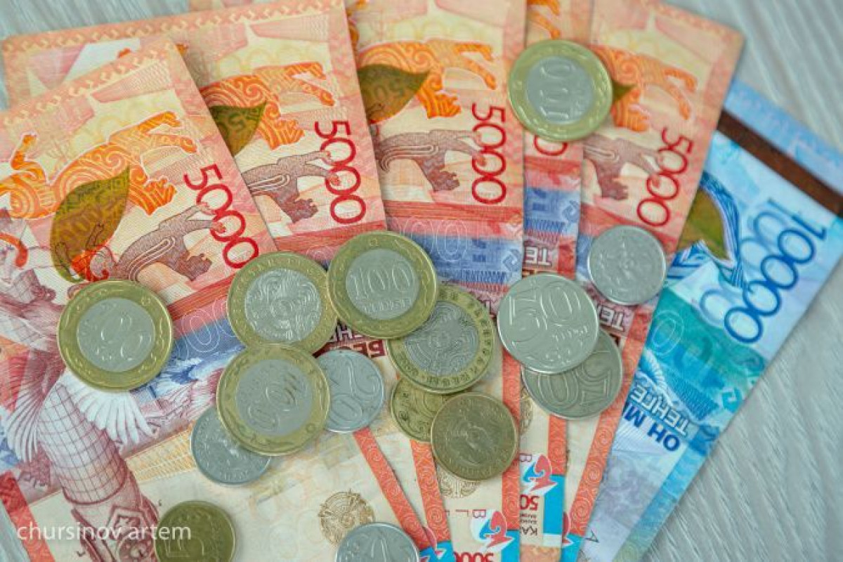 Доллар выше 430 тенге. Нацбанк прокомментировал ослабление курса