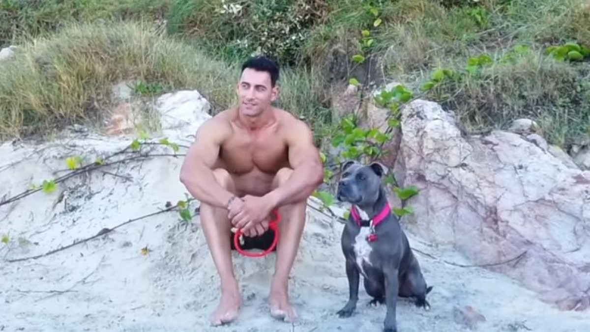 Австралийские пожарные вновь разделись для календаря