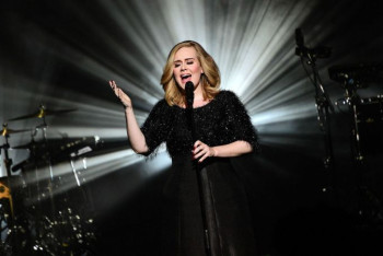 Фотография к новости: Адель выпустила первый за шесть лет альбом