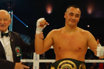 Фотография к новости: Непобежденный казахстанский супертяж завоевал титул чемпиона WBC