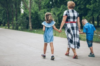 Фотография к новости: Учёные объяснили, почему бабушки любят внуков больше, чем своих детей