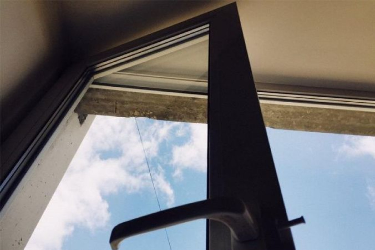 "Выбросила детей, после прыгнула следом" - очевидцы трагедии в Алматы