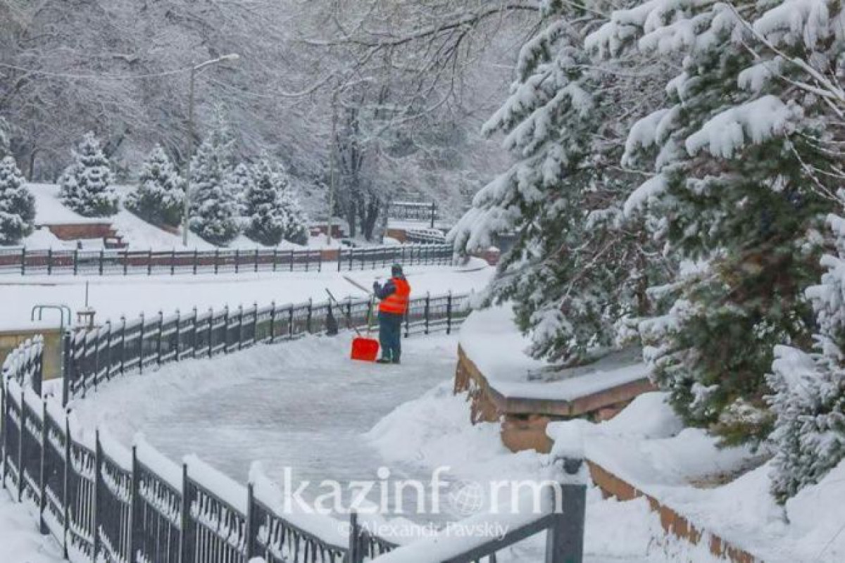 Снег и гололед: в семи регионах РК объявлено штормовое предупреждение