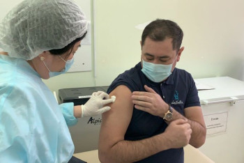 Фотография к новости: Глава Управления здравоохранения Нур-Султана прошел ревакцинацию