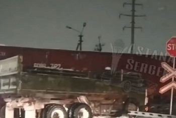 Фотография к новости: Грузовая машина столкнулась с железнодорожным составом в Нур-Султане