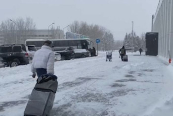 Фотография к новости: Застрявших в аэропорту Нур-Султана пассажиров размещают в гостинице
