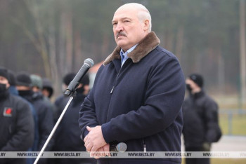 Фотография к новости: Мы не будем вас грузить в самолеты и отправлять на родину - Лукашенко беженцам