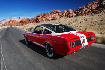 Фотография к новости: Названа самая быстрая в мире машина на механике