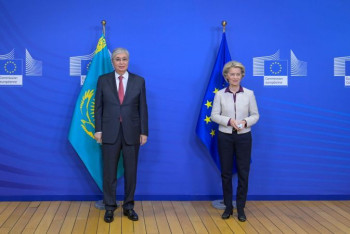 Фотография к новости: Глава государства провел переговоры с Президентом Европейской Комиссии