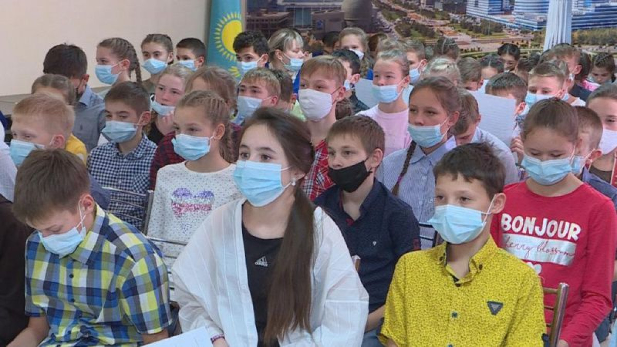 "Нужно как-то выживать". Воспитанники детдомов стоят в бесконечных очередях на соцжилье