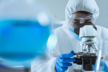 Фотография к новости: Имеет 50 мутаций: омикрон-штамм признали угрозой для стран