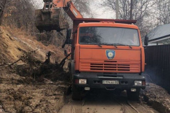 Фотография к новости: Порыв трубопровода спровоцировал сход грунта в Алматы