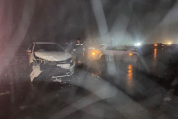 Фотография к новости: Из-за гололёда большегрузы перевернулись на трассе в Жамбылской области