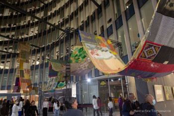 Фотография к новости: Женский подход к искусству: Фоторепортаж с коллективной выставки в Нур-Султане