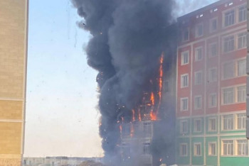 Фотография к новости: Крупный пожар разбушевался в строящемся ЖК в Актау