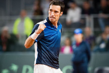 Фотография к новости: Казахстан лидирует в четвертьфинальном матче с Сербией на Кубке Дэвиса