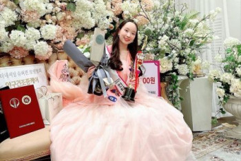 Фотография к новости: 14-летняя казахстанка выиграла золотой кубок и миллион вон на конкурсе красоты в Корее