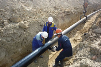 Фотография к новости: Работники на месторождении "Каламкас" требуют повысить зарплату и не хотят вакцинировать детей