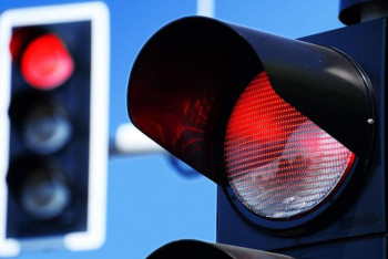 Фотография к новости: На некоторых перекрестках Нур-Султана во все стороны горит красный сигнал светофора