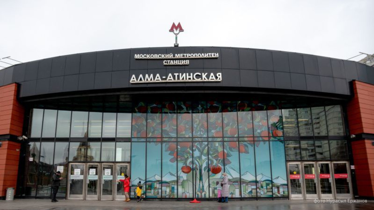 Памятник Абаю и станция метро "Алма-Атинская". Фоторепортаж "Казахская Москва"