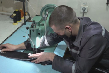 Фотография к новости: Конскую амуницию изготавливают осужденные в колонии Петропавловска