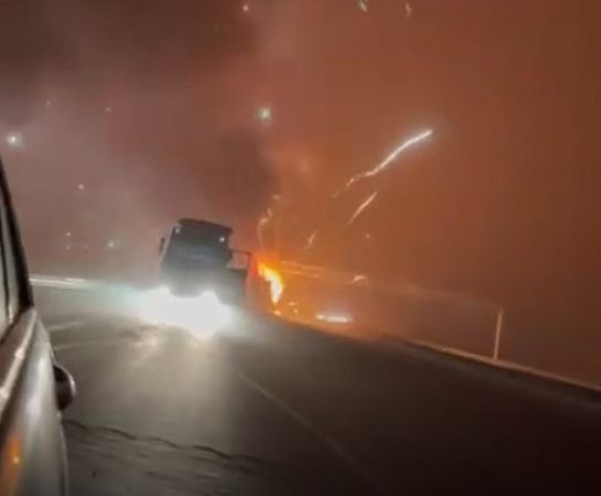 Фейерверк разразился на трассе Нур-Султан – Щучинск из-за пожара в машине с пиротехникой