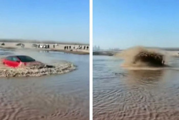 Фотография к новости: Tesla "рассекает" по воде