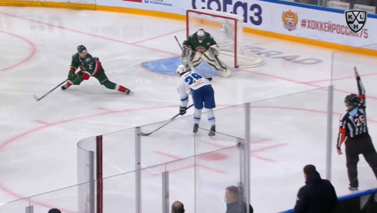 Форвард "Барыса" заплатит почти 600 тысяч тенге за толчок судьи