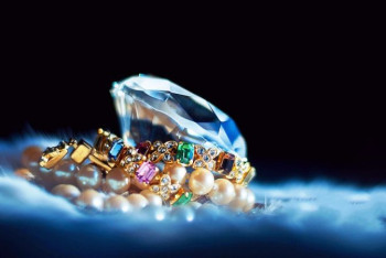 Фотография к новости: Альпинисту передали половину клада, который он нашел в Альпах восемь лет назад