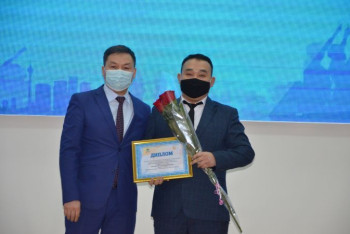 Фотография к новости: Активную молодежь наградили в Акмолинской области