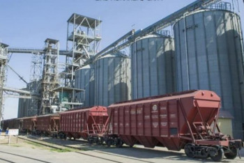 Фотография к новости: Работников КТЖ осудили за кражу зерна на станции