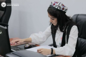 Фотография к новости: Чиновники Узбекистана ходят на работу в тюбетейках