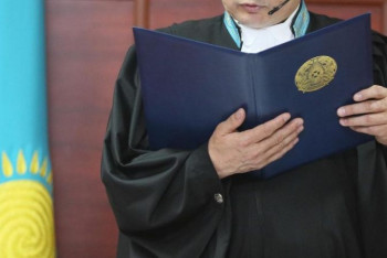 Фотография к новости: Председатели судов просят помощи у акиматов и становятся зависимы от них - сенатор