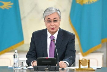 Фотография к новости: Токаев отложил повышение порогов достаточности для снятия пенсионных