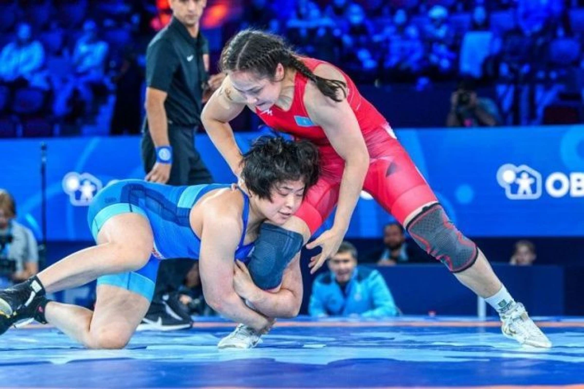 Военные спортсменки завоевали золото на чемпионате РК по борьбе