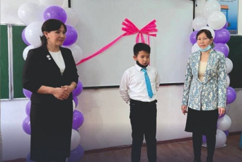 Фотография к новости: Школьник выиграл миллион тенге и купил подарки школе – МОН хочет вернуть ему деньги