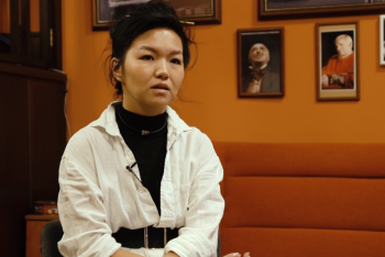 Фотография к новости: "Тебя вытащат из тени, когда ты проиграешь". Интервью с режиссером московского театра Гульназ Балпеисовой