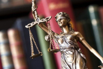 Фотография к новости: Учителя осудили за коррупцию через четыре года после смерти