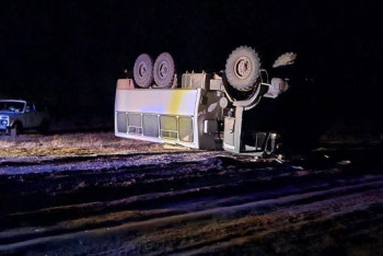 Фотография к новости: Автомашина нефтяной компании перевернулась в Актюбинской области, пострадали семь человек