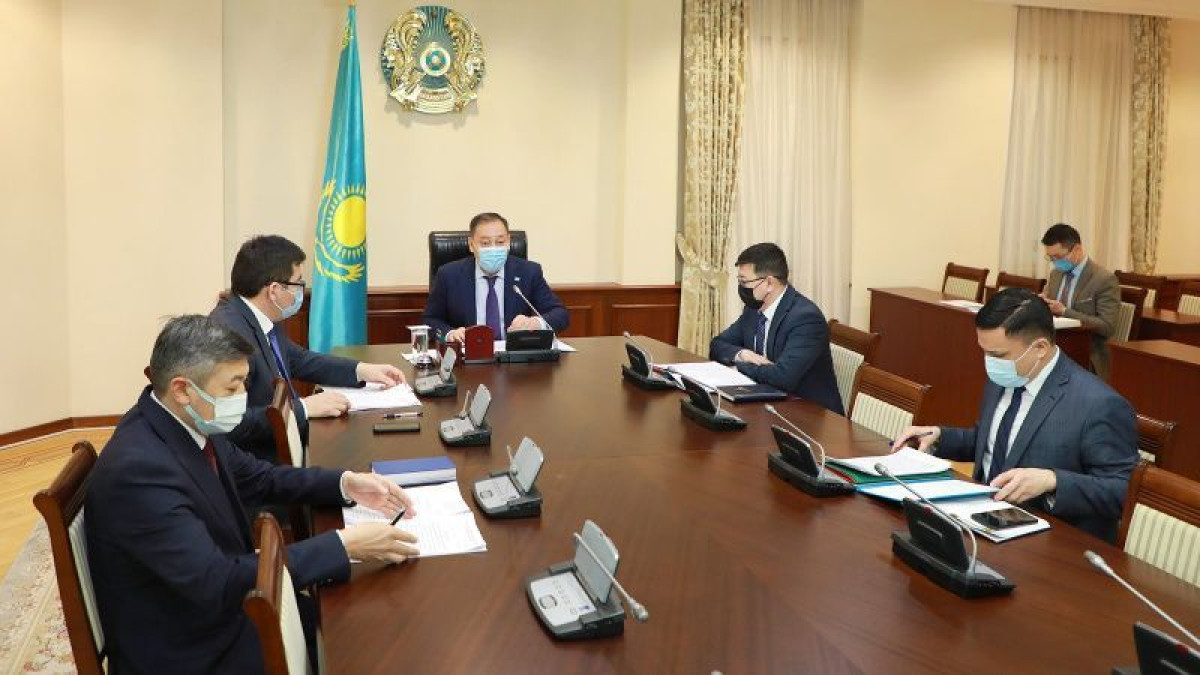 Ералы Тугжанов раскритиковал театральные постановки за искажение истории