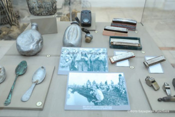 Фотография к новости: Уникальные артефакты о казахстанских узниках "Аушвиц-Биркенау" передали в военный-музей ВС РК