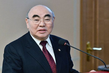 Фотография к новости: Аскар Акаев прилетел в Кыргызстан для дачи показаний