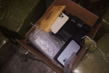 Фотография к новости: Партию контрабандных iPhone на миллиард тенге задержали в РК