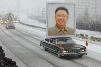 Фотография к новости: Жителям Северной Кореи запретили смеяться и пить из-за траура по Ким Чен Иру