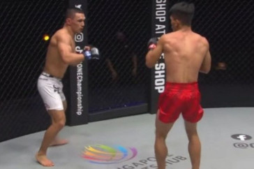 Фотография к новости: Кайрат Ахметов одержал победу на турнире ONE Championship