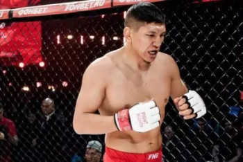 Фотография к новости: Куат Хамитов не смог продолжить бой и проиграл на турнире MFC