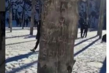 Фотография к новости: Вандалы испортили деревья на уникальном озере Каинды