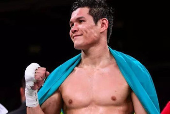 Фотография к новости: Данияр Елеусинов стал чемпионом мира по версии IBO